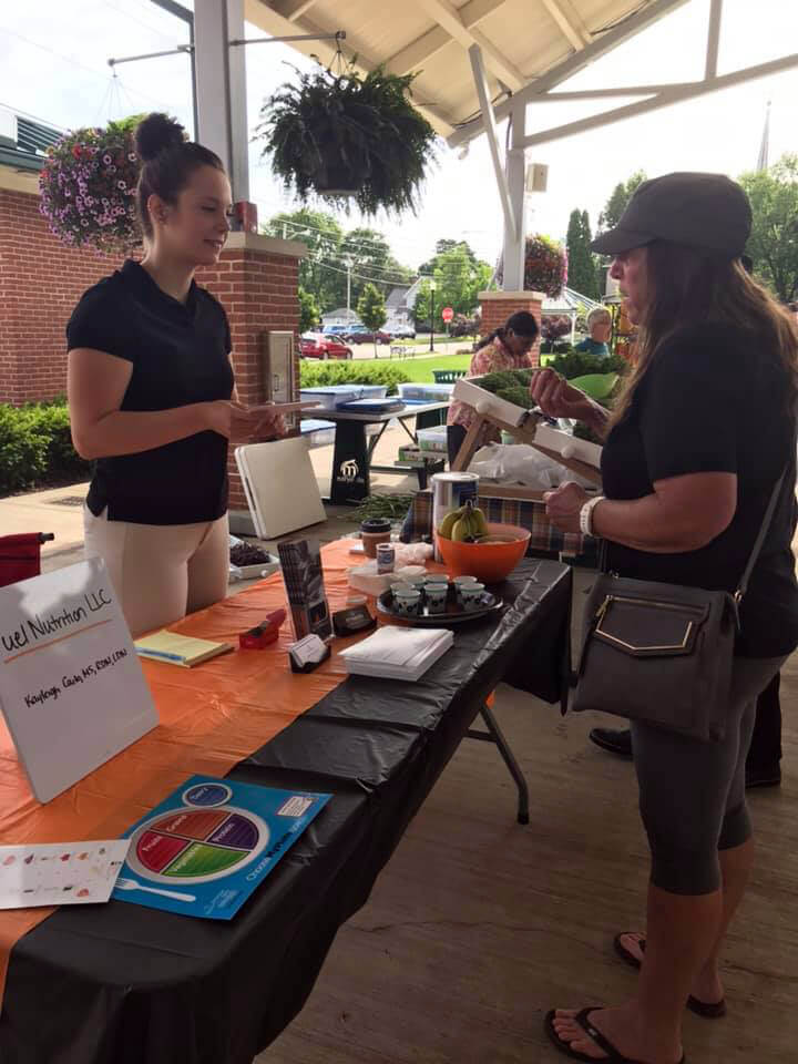 Nutritionist at the farmer's market